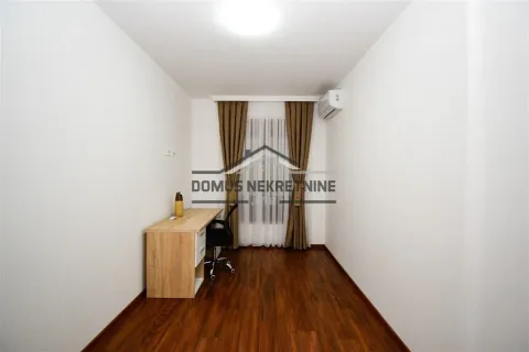 Izdavanje, dvosoban stan, 70m², Master Kvart, Podgorica - image 8