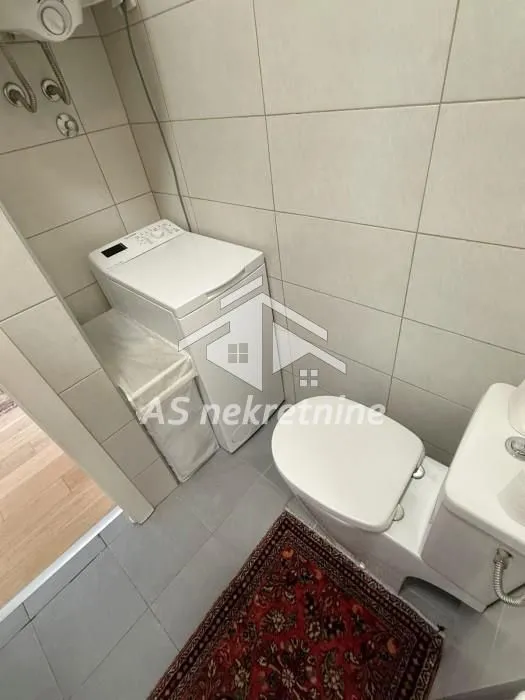 Izdavanje, trosoban stan, 73m², Vračar Sve Podlokacije, Beograd