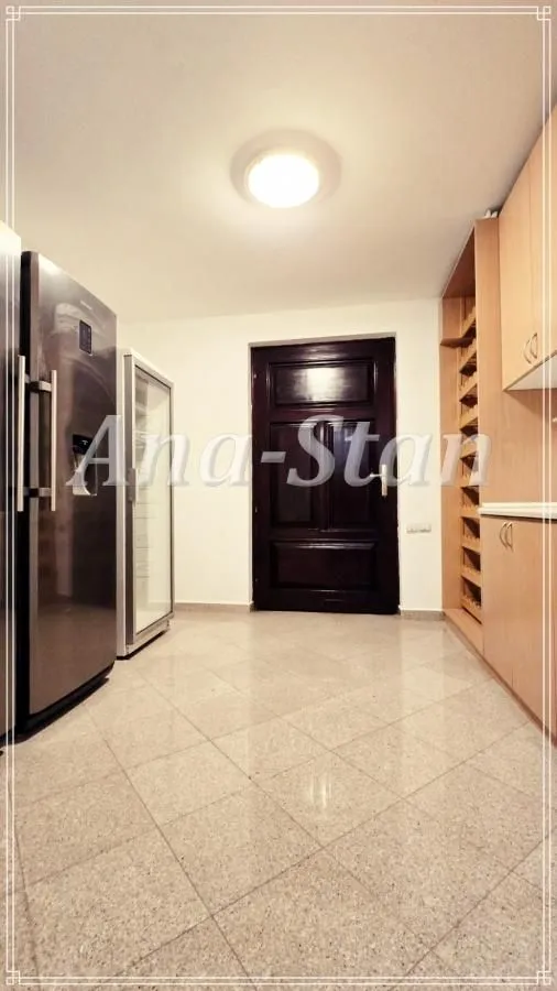Rent, house, 290m², Voždovac Sve Podlokacije, Beograd