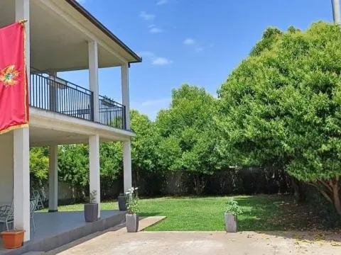 Izdavanje, kuća, 260m², Donji Kokoti, Podgorica - image 10