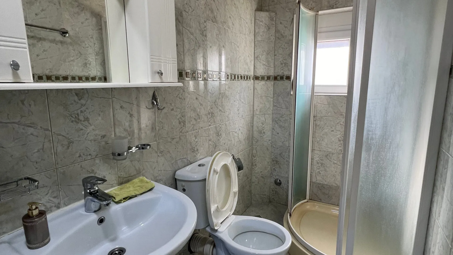 Izdavanje, dvosoban stan, 90m², Tomba, Bar