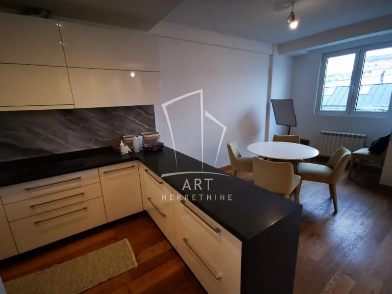 Sale, four bedroom apartment, 135m², Lipov Lad, Zvezdara Sve Podlokacije