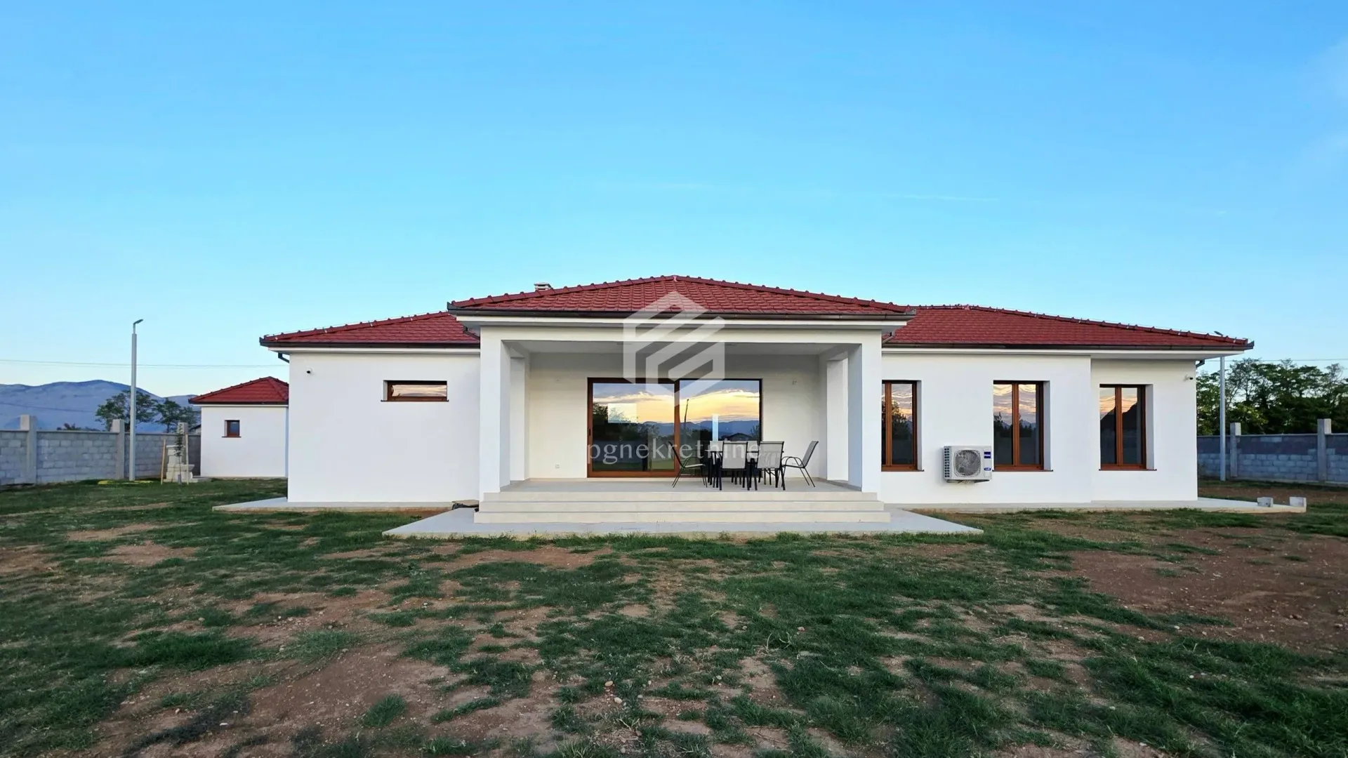 Izdavanje, kuća, 190m², Golubac, Srbija