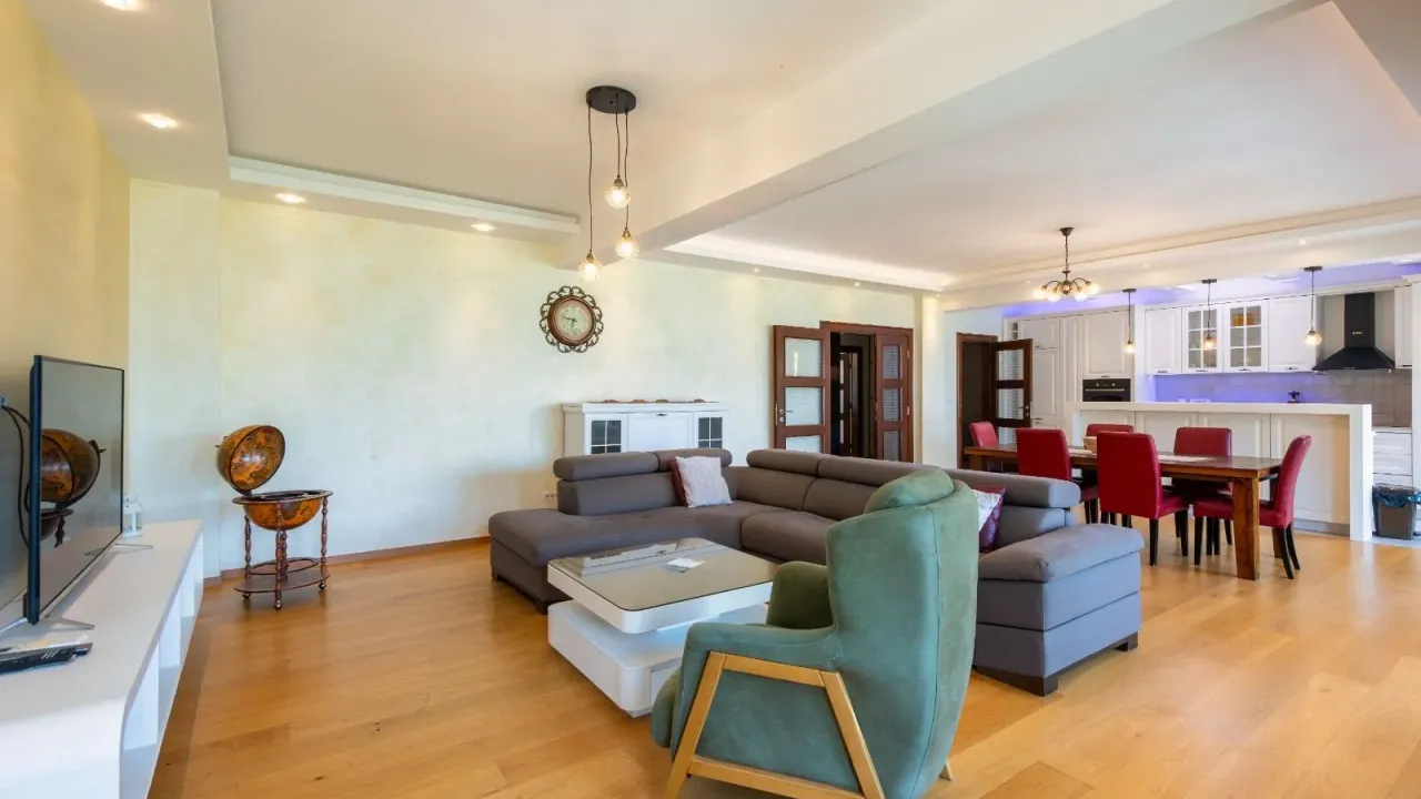 Rent, three bedroom apartment, 140m², Škaljari, Kotor