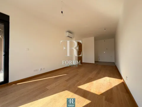 Izdavanje, jednosoban stan, 47m², City Kvart, Podgorica - image 2