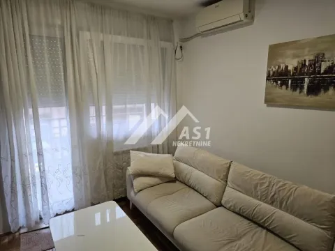 Izdavanje, trosoban stan, 60m², Centar, Novi Sad - image 9