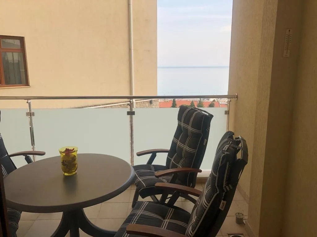 Rent, one bedroom apartment, 75m², Bečići, Budva