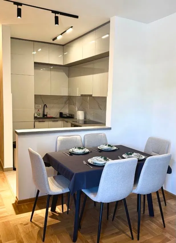 Rent, two bedroom apartment, 62m², Radanovići, Kotor