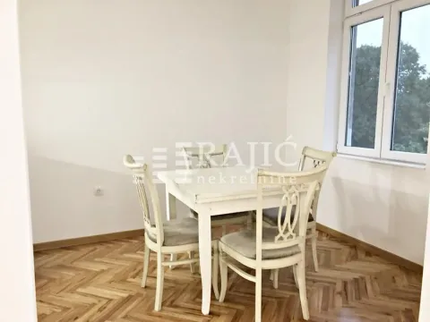 Rent, two bedroom apartment, 43m², Stari Grad, Beograd - image 2
