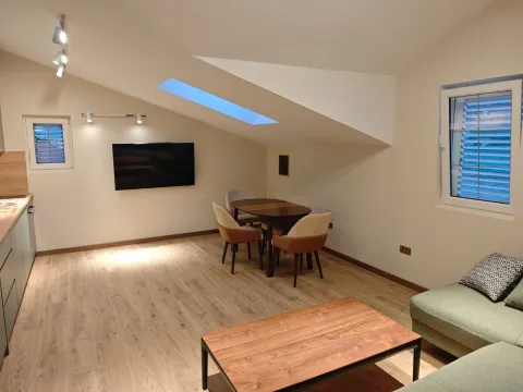 Rent, one bedroom apartment, 47m², Dobrota, Kotor - image 3