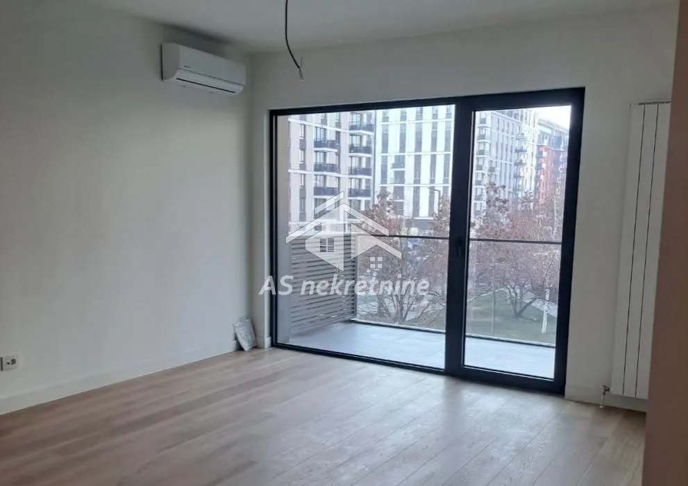 Izdavanje, trosoban stan, 79m², Savski Venac, Beograd