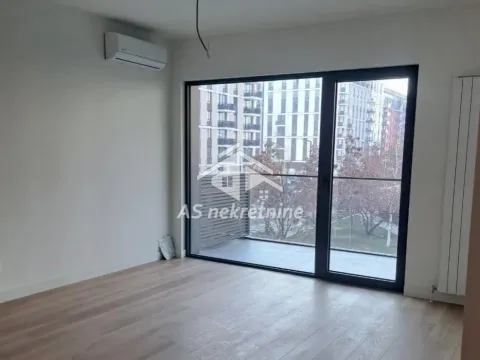 Izdavanje, trosoban stan, 79m², Savski Venac, Beograd