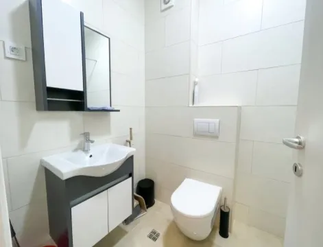 Izdavanje, jednosoban stan, 50m², Stari Aerodrom, Podgorica - image 4