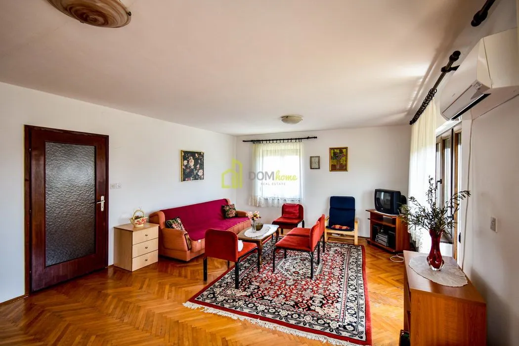 Sale, house, 370m², Tološi, Podgorica