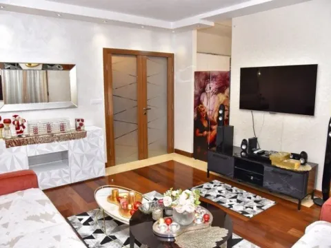 Izdavanje, stan, 140m², Centar, Podgorica - image 11