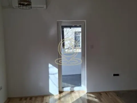 Izdavanje, trosoban stan, 86m², Savski Venac, Beograd - image 8