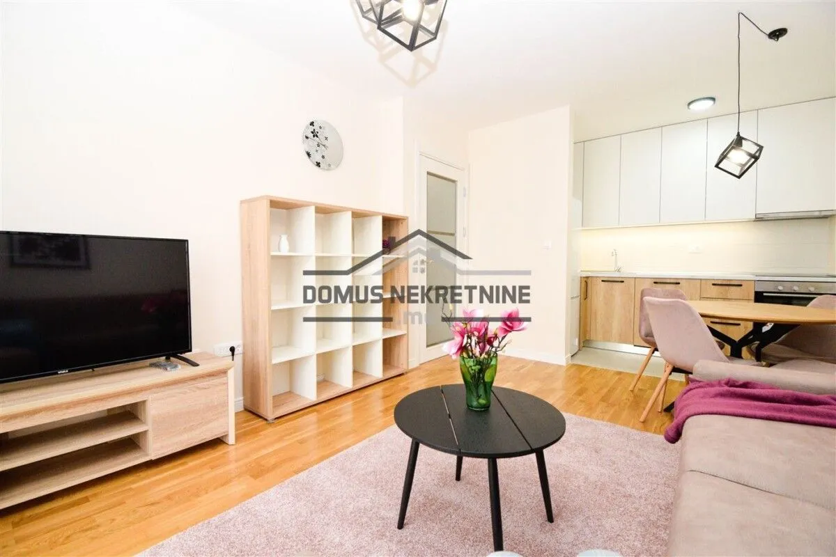 Izdavanje, jednosoban stan, 42m², Pobrežje, Podgorica