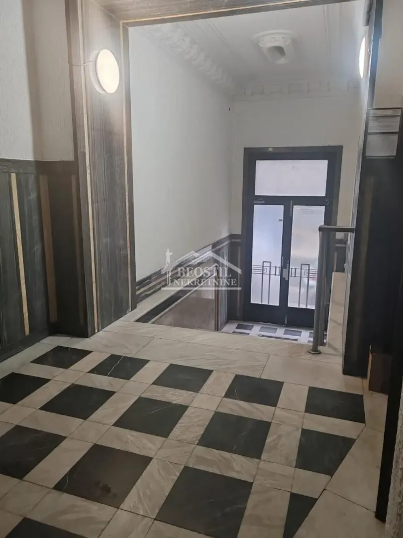 Sale, two bedroom apartment, 62m², Kalenić Pijaca, Vračar Sve Podlokacije