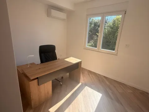 Rent, two bedroom apartment, 60m², Mažina, Tivat - image 11