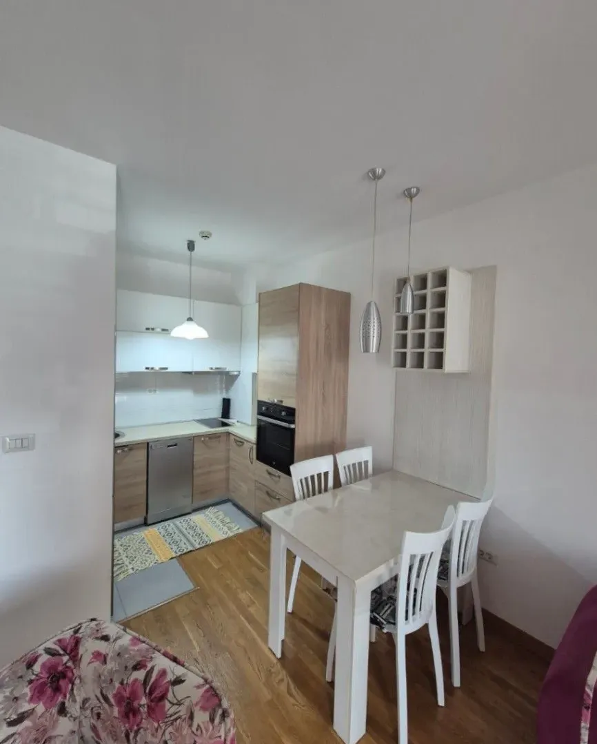 Izdavanje, jednosoban stan, 44m², City Kvart, Podgorica