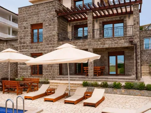 Rent, four bedroom apartment, 240m², Krimovica, Kotor - image 1