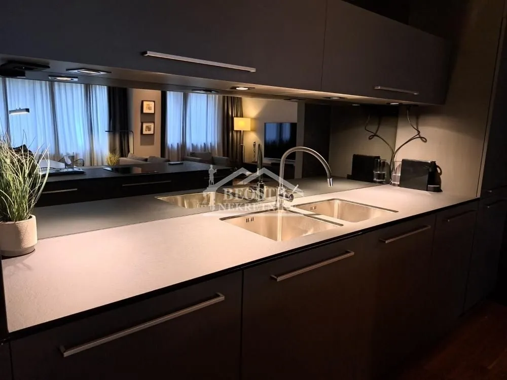Prodaja, dvosoban stan, 61m², Novi Beograd Blok 38, Novi Beograd Sve Podlokacije