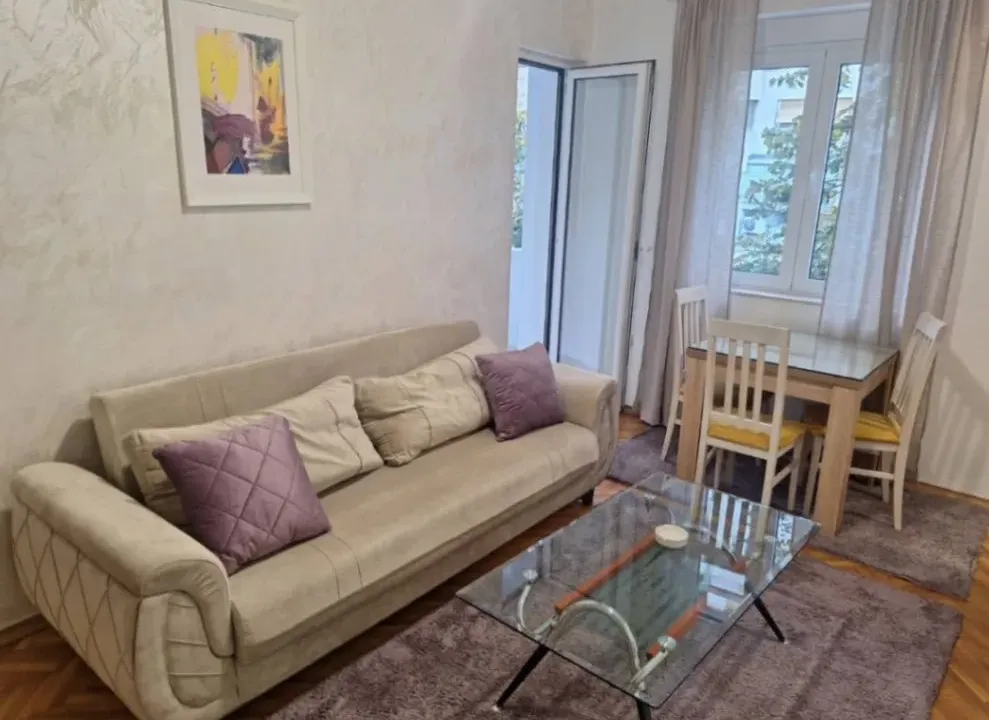 Izdavanje, jednosoban stan, 38m², Centar, Podgorica