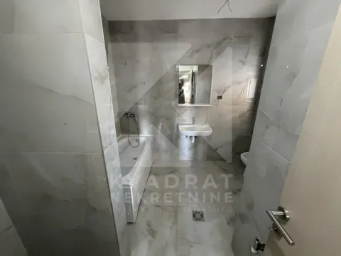 Rent, house, 220m², Tološi, Podgorica - image 19