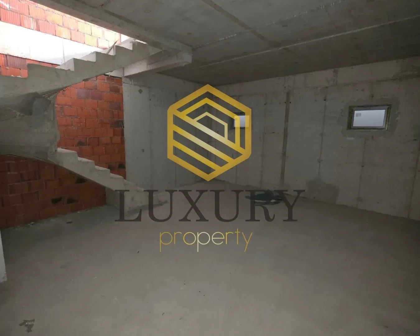Rent, office space, 120m², Pobrežje, Podgorica