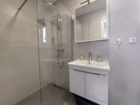 Izdavanje, dvosoban stan, 70m², Gradiošnica, Tivat - image 6