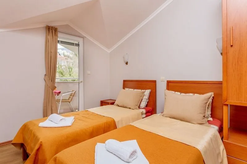 Sale, office space, 566m², Donja Lastva, Tivat