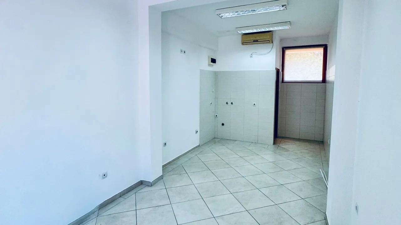 Rent, office space, 25m², Centar, Podgorica