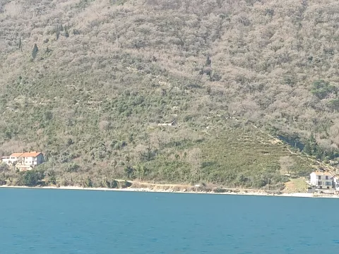 Zemljište in Kamenari