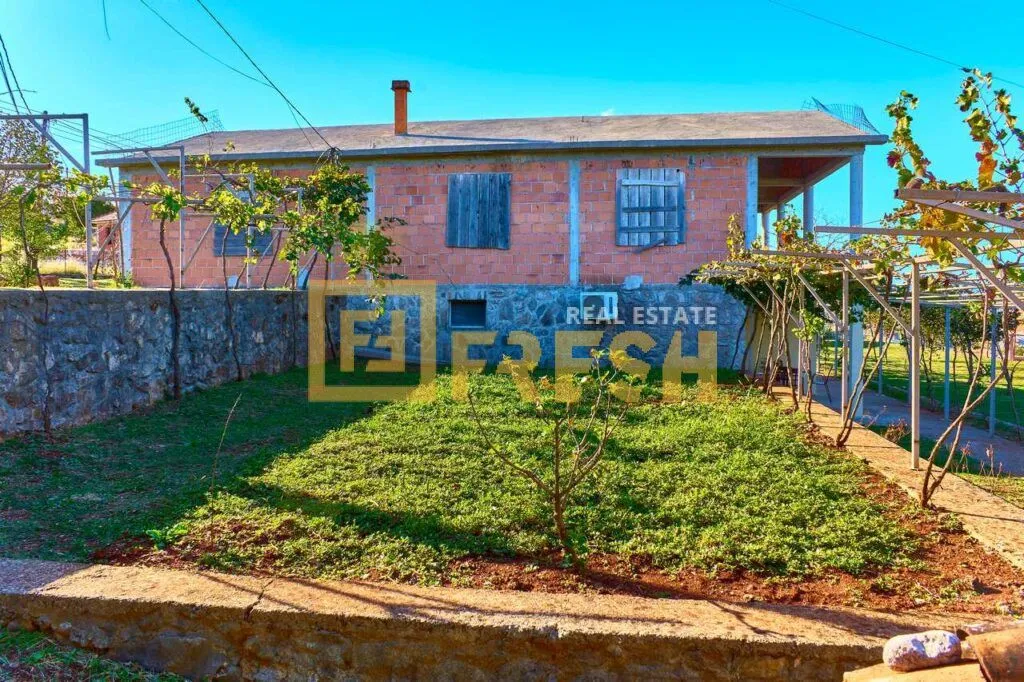 Prodaja, kuća, 190m², Kakaricka Gora, Podgorica