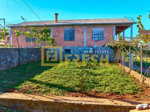 Prodaja, kuća, 190m², Kakaricka Gora, Podgorica