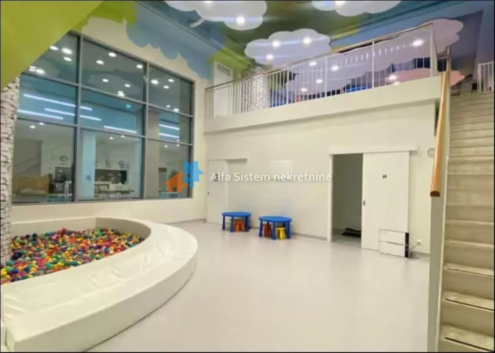 Izdavanje, dvosoban stan, 61m², Savski Venac, Beograd