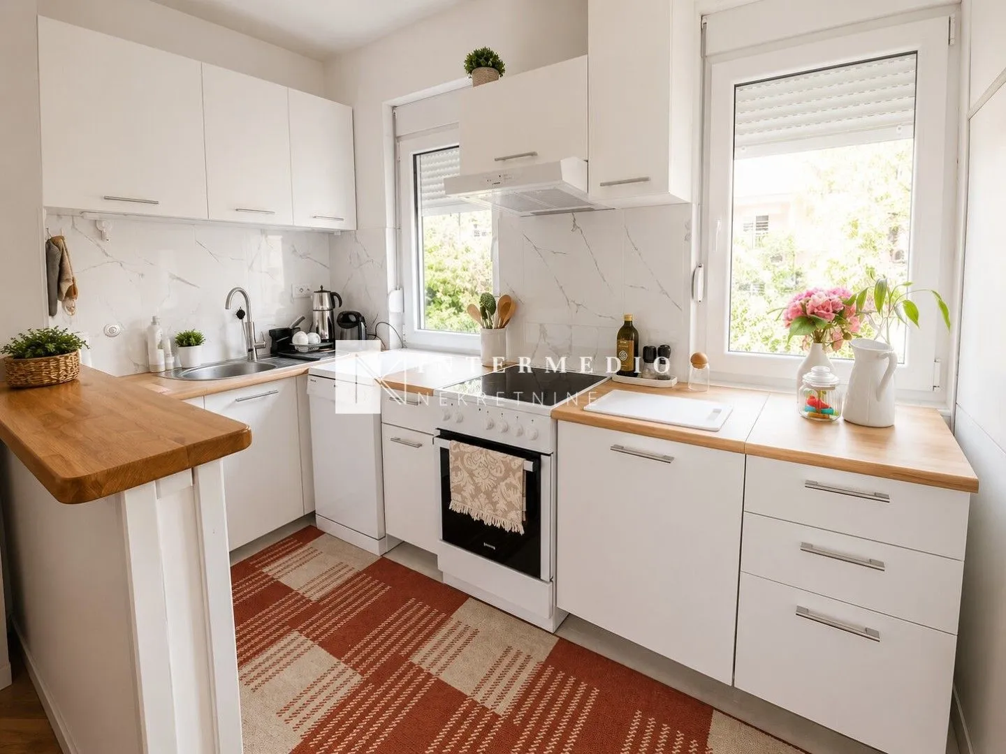 Izdavanje, dvosoban stan, 74m², Topla, Herceg Novi