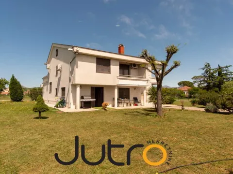 Izdavanje, kuća, 320m², Donja Gorica, Podgorica - image 4