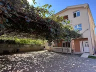 Rent, house, 100m², Tološi, Podgorica - image 11