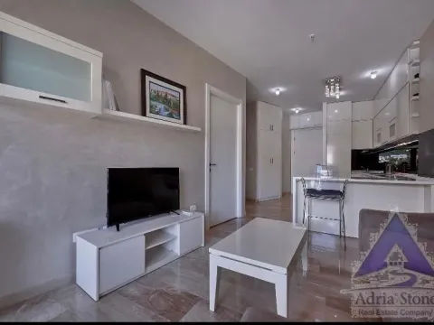 Rent, one bedroom apartment, 63m², Centar, Budva - image 6