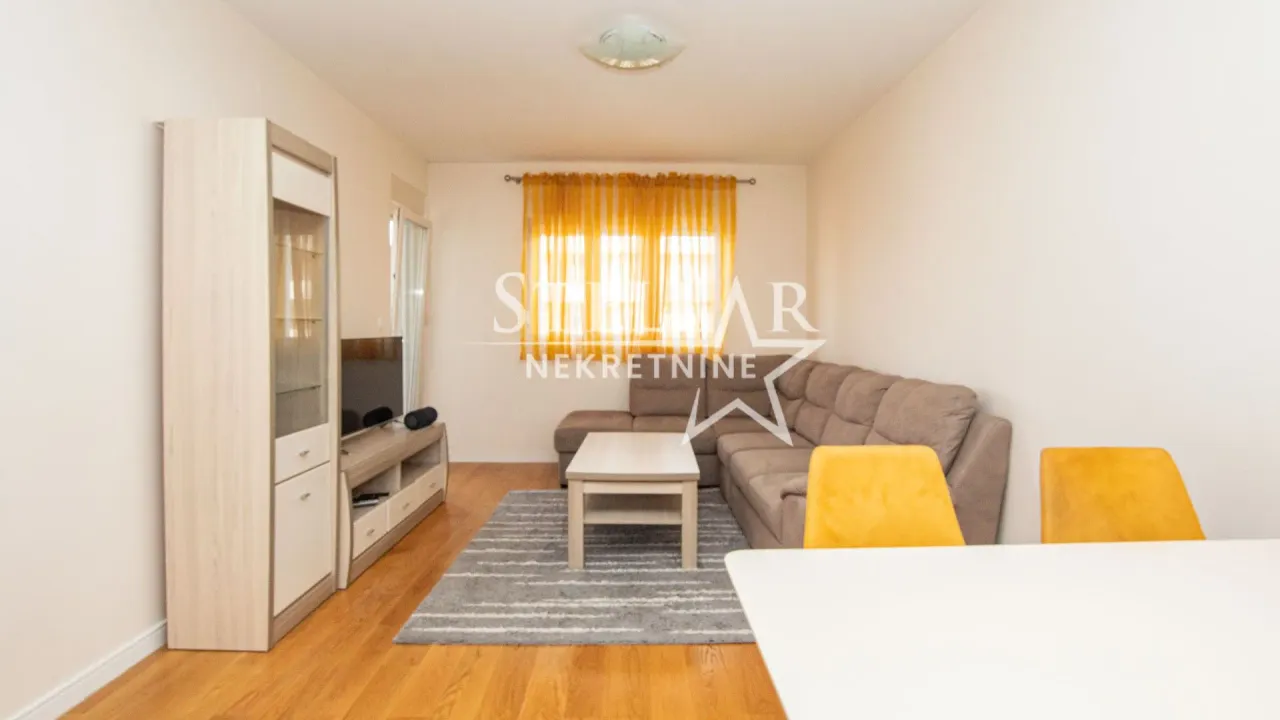 Izdavanje, dvosoban stan, 69m², Central Point, Podgorica