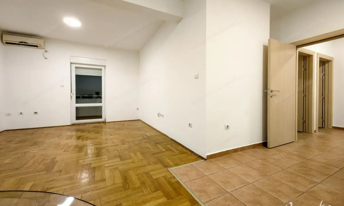 Prodaja, dvosoban stan, 74m², Podgorica, Crna Gora