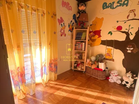 Prodaja, kuća, 191m², Tološi, Podgorica - image 14