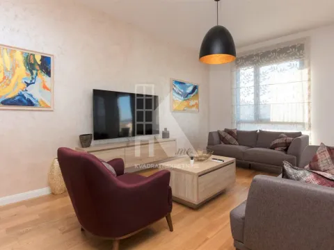 Izdavanje, trosoban stan, 95m², Kruševac, Podgorica - image 1