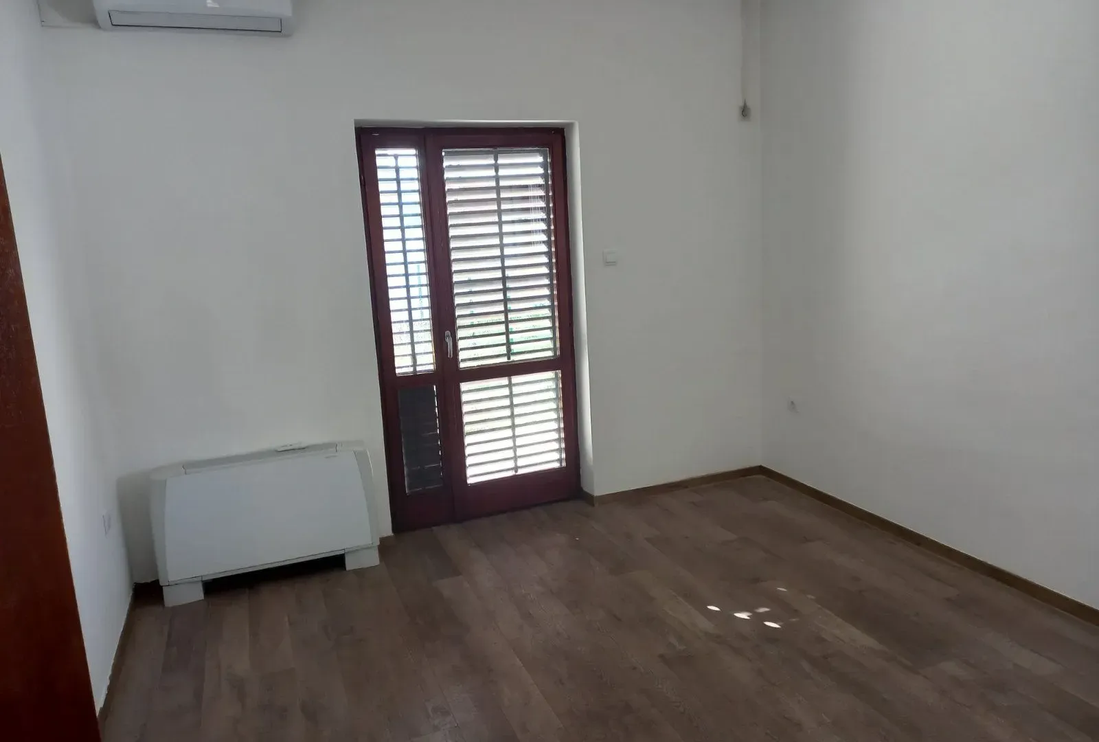 Prodaja, kuća, 340m², Tološi, Podgorica