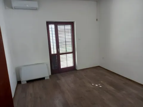 Sale, house, 340m², Tološi, Podgorica - image 14