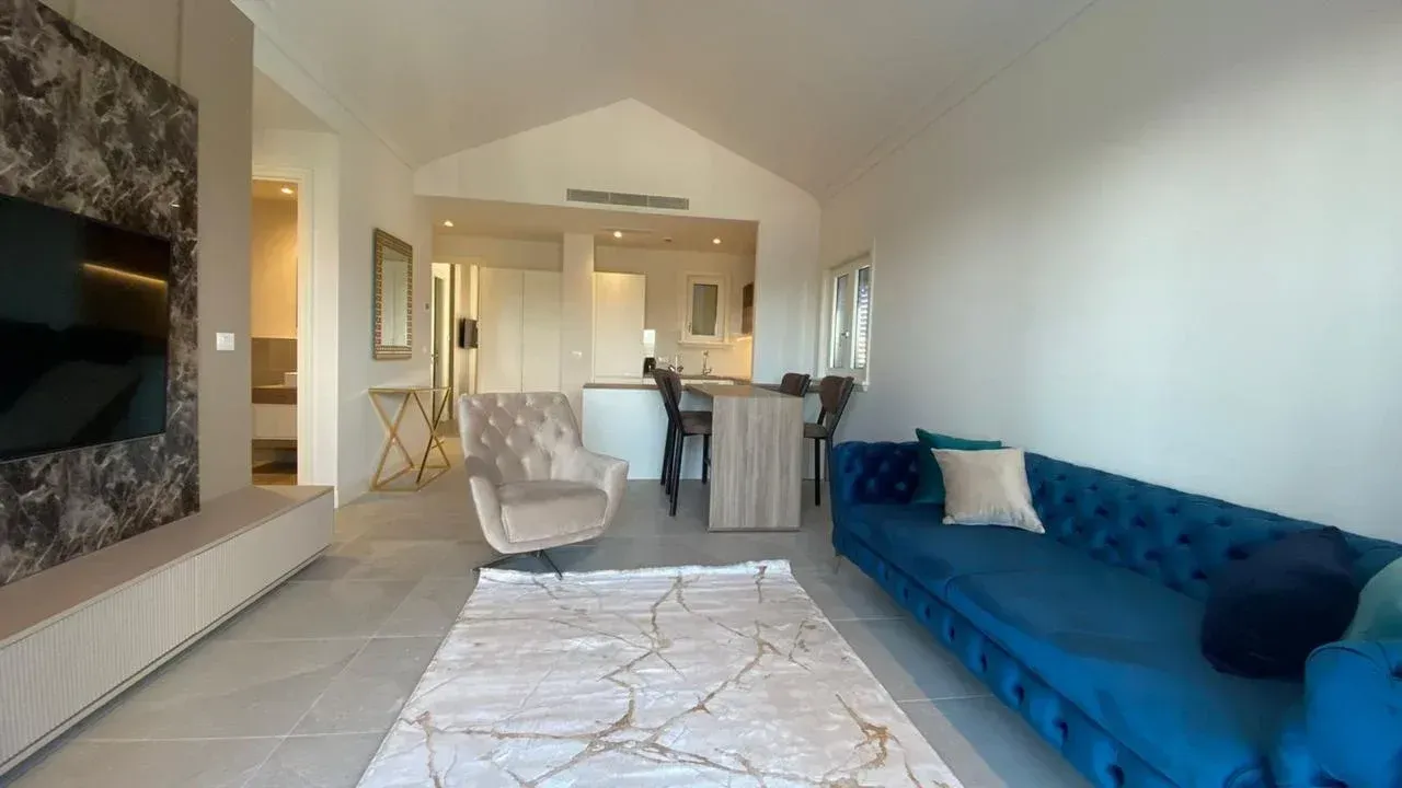 Izdavanje, stan, 80m², Tivat, Crna Gora