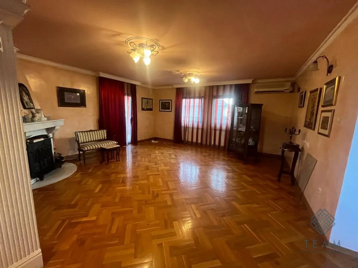 Izdavanje, trosoban stan, 120m², Ibričevina, Podgorica