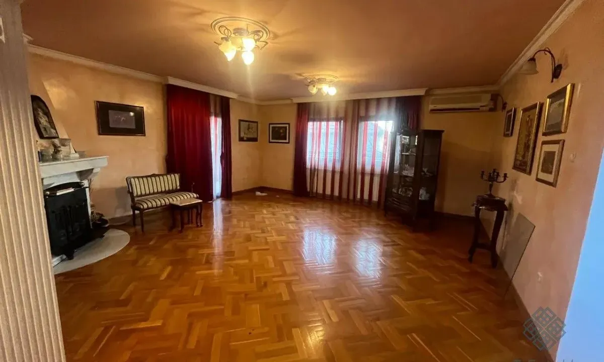 Izdavanje, trosoban stan, 120m², Ibričevina, Podgorica