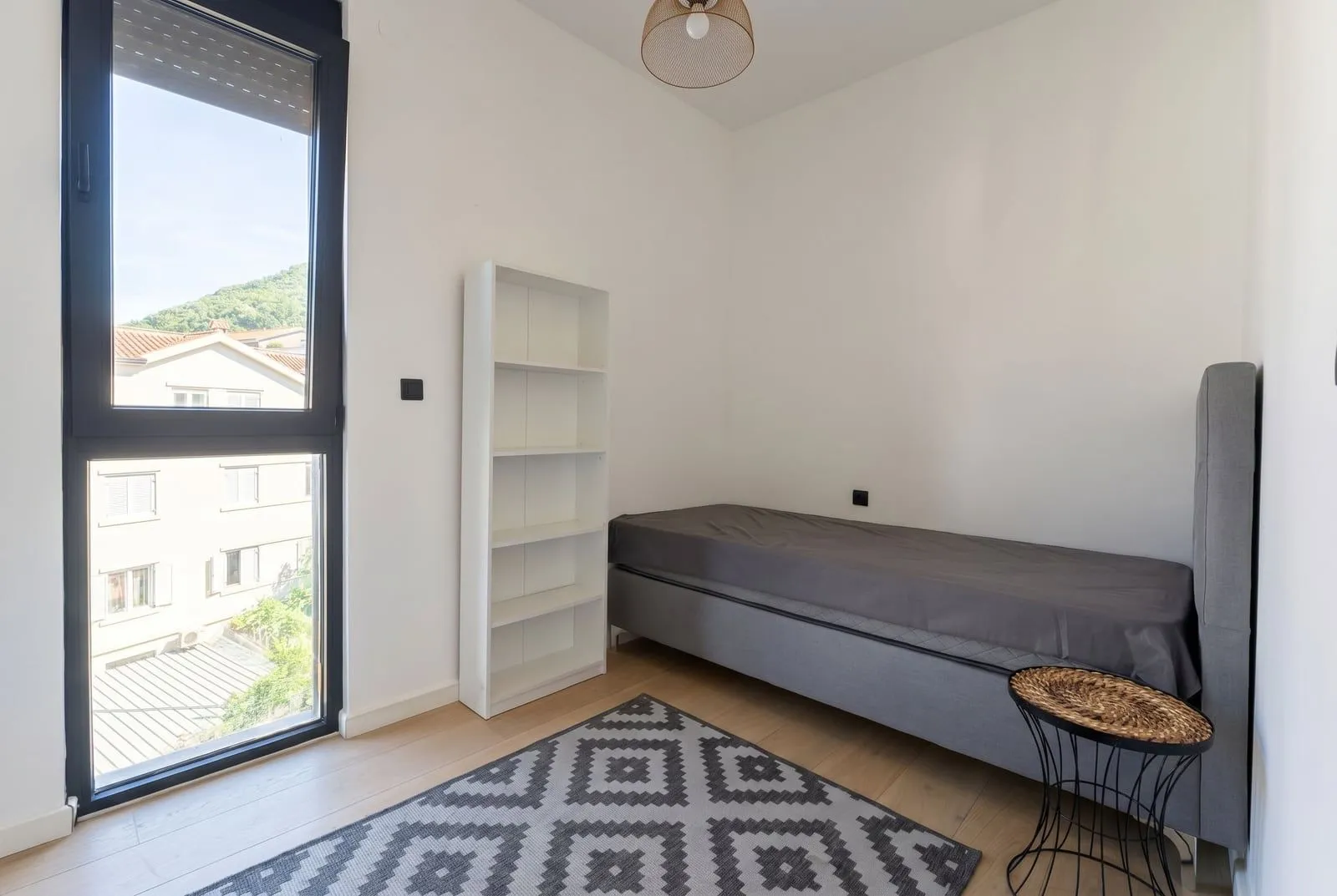Prodaja, trosoban stan, 50m², Tivat, Crna Gora